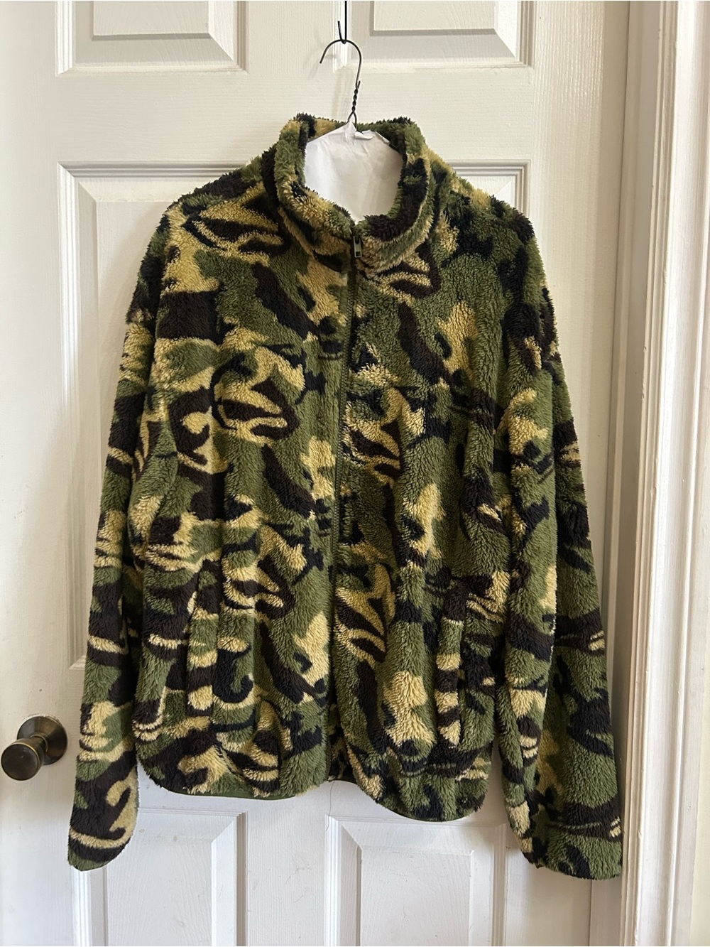 URBAN MAN Men's Olive Green Camo Plush Zip Jacket sz MEDIUM